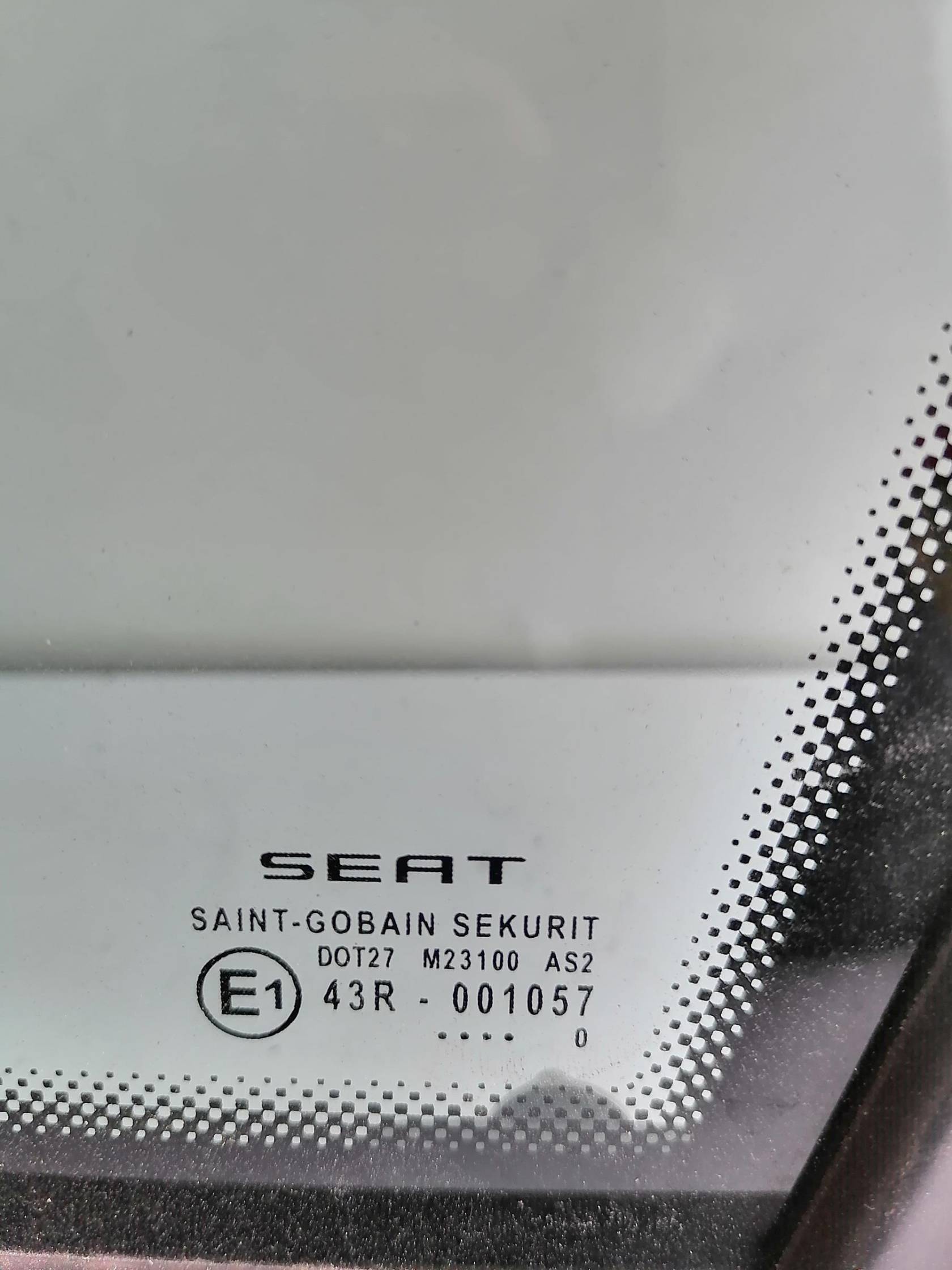 Fisso parafango ant. sx.